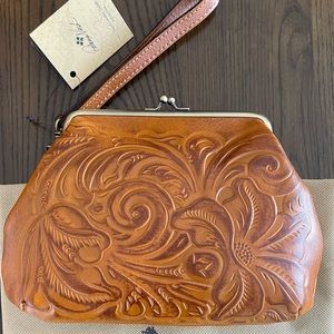 PATRICIA NASH Burnished Tooled Savena Kisslock Wristlet/clutch -color GOLD -NWT
